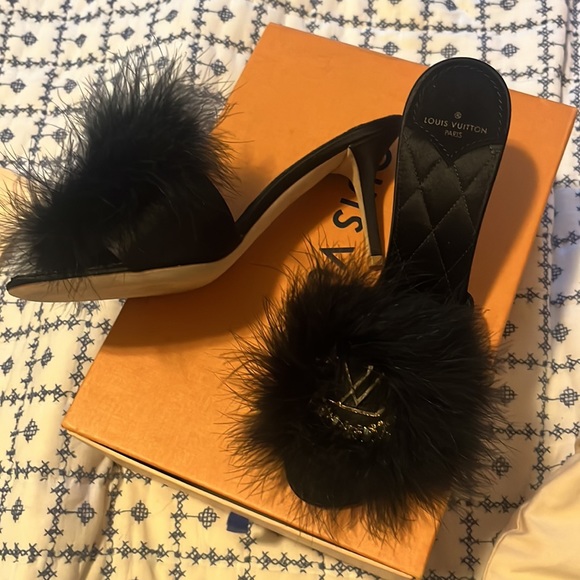 NEW Louis Vuitton Marilyn mule high heels black fur and satin size 40 AUTHENTIC - Picture 4 of 16